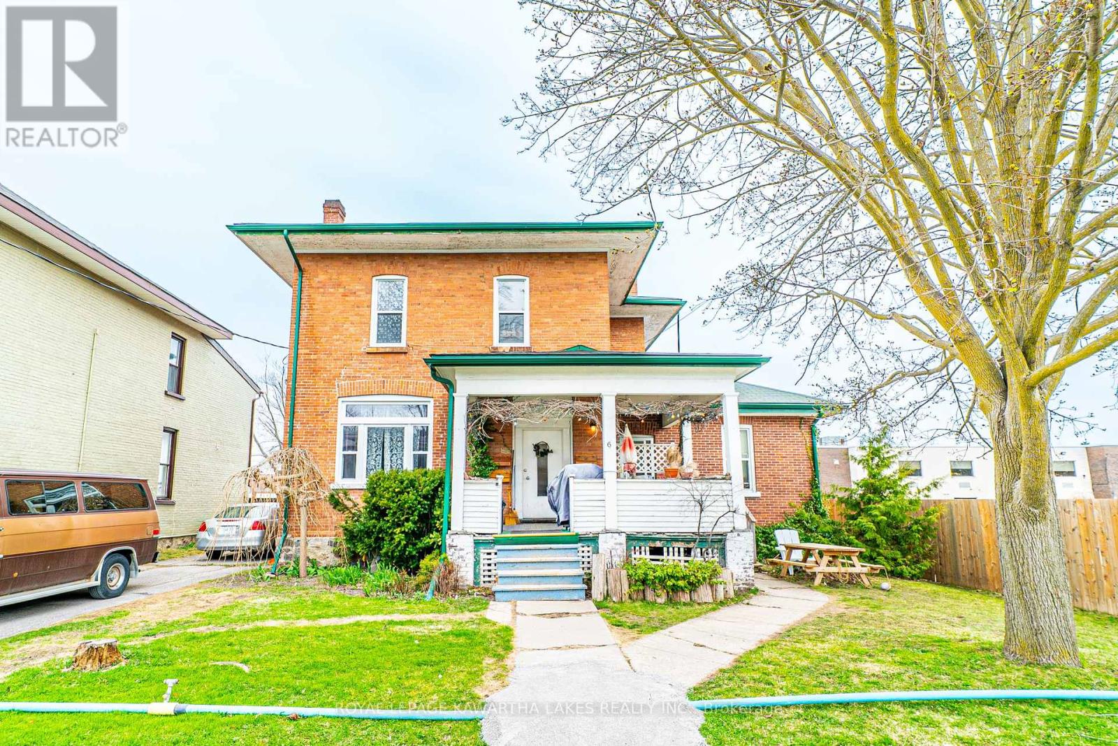 6 Glenelg Street W, Kawartha Lakes, Ontario  K9V 2T8 - Photo 1 - X12113272