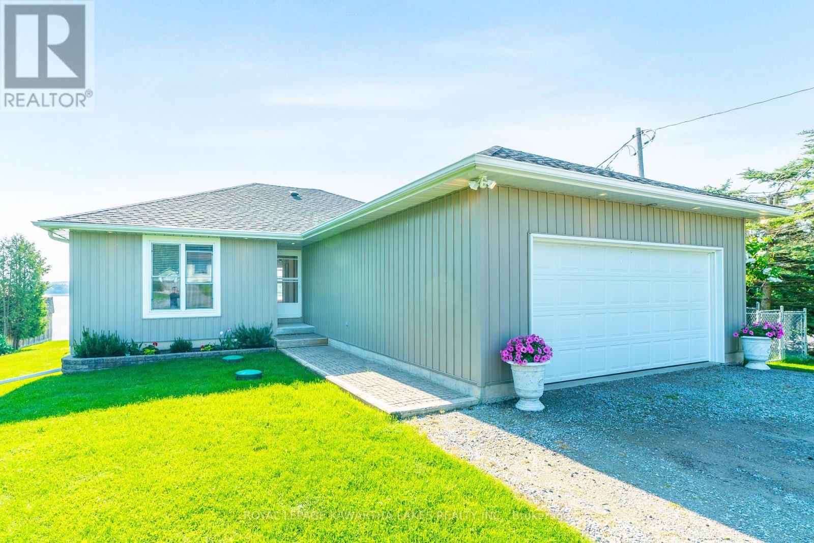 36 Riverside Drive, Kawartha Lakes, Ontario  K9V 4R2 - Photo 5 - X12143777
