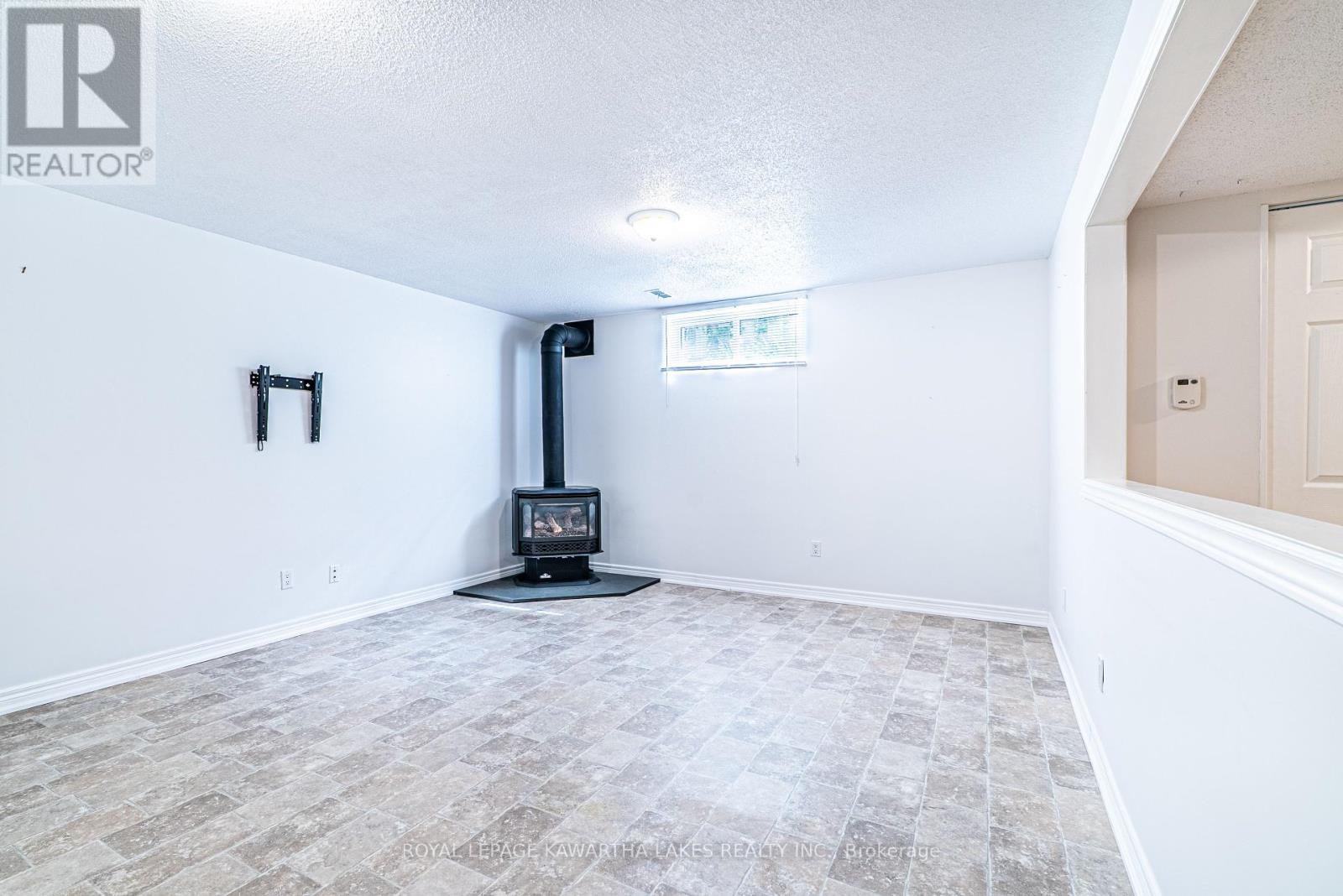 83 Lori Boulevard, Kawartha Lakes, Ontario  K9V 6V7 - Photo 28 - X12147974