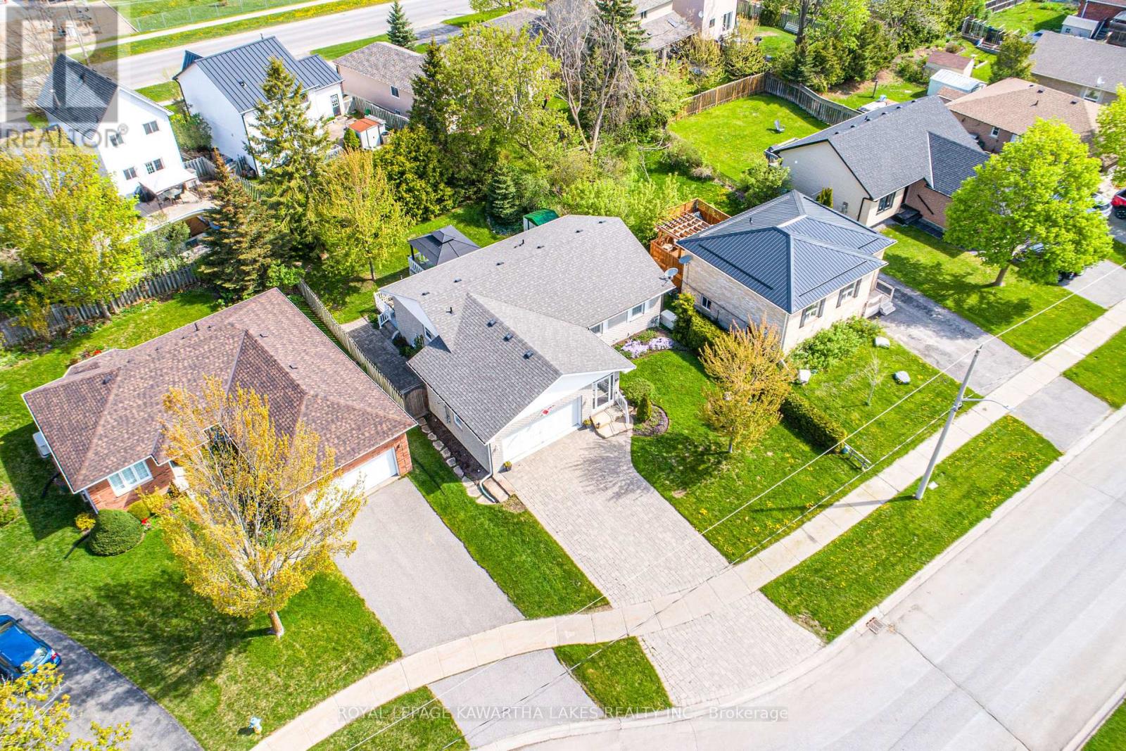 83 Lori Boulevard, Kawartha Lakes, Ontario  K9V 6V7 - Photo 4 - X12147974