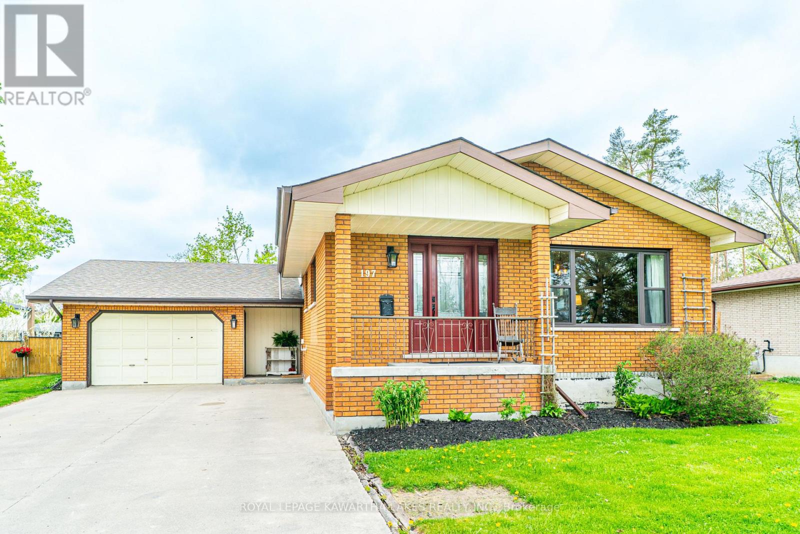 197 Angeline Street N, Kawartha Lakes, Ontario  K9V 4Y5 - Photo 1 - X12151407