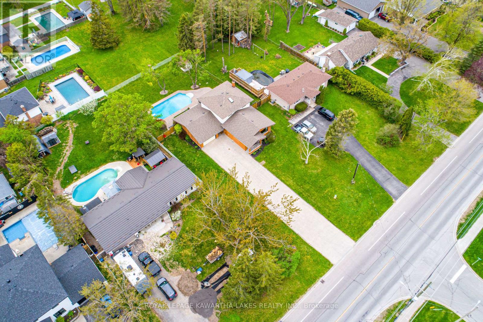197 Angeline Street N, Kawartha Lakes, Ontario  K9V 4Y5 - Photo 2 - X12151407