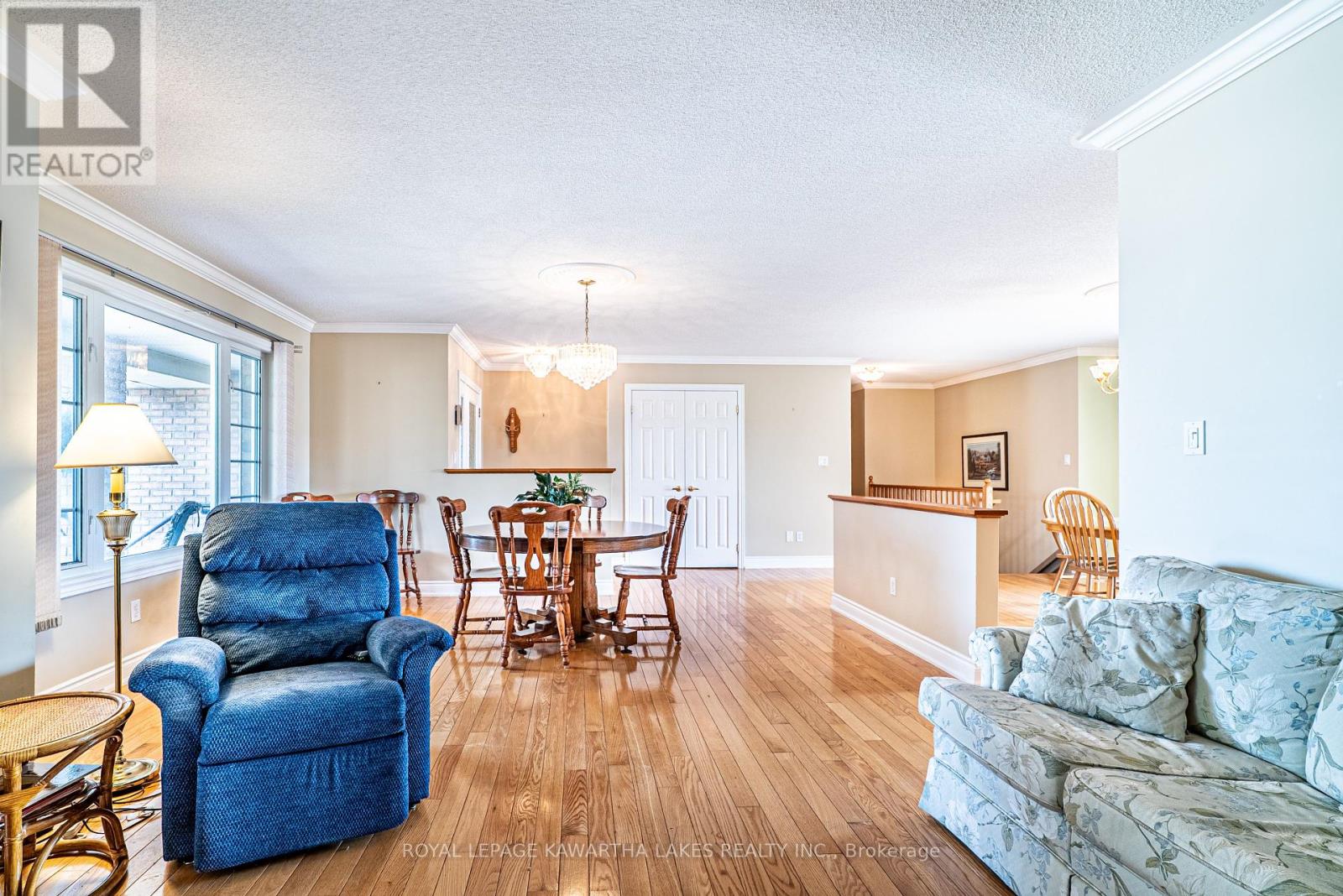 55 Eakins Court, Kawartha Lakes, Ontario  K9V 6J9 - Photo 12 - X12314738
