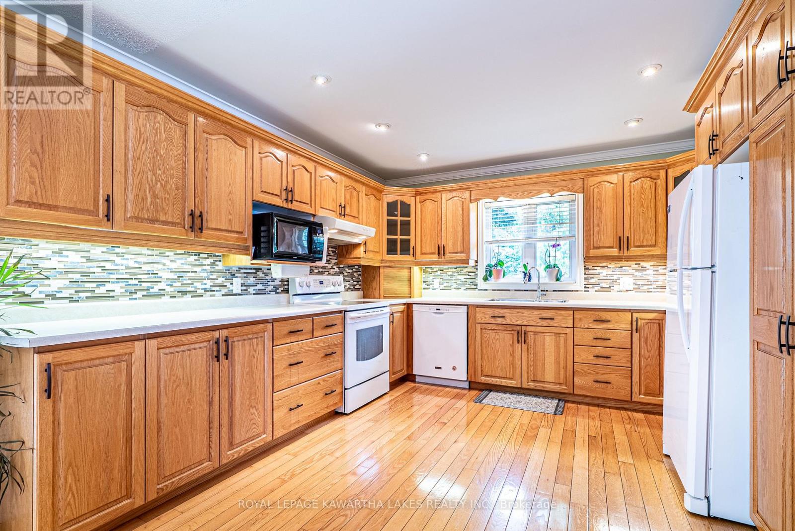55 Eakins Court, Kawartha Lakes, Ontario  K9V 6J9 - Photo 15 - X12314738