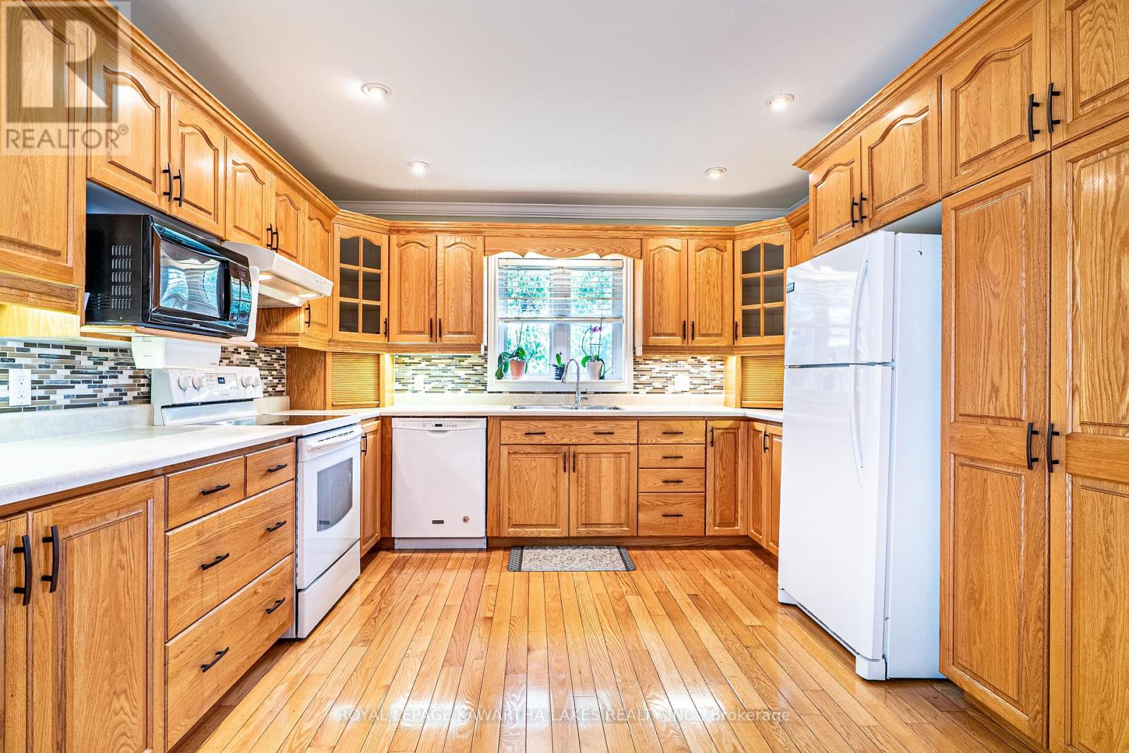 55 Eakins Court, Kawartha Lakes, Ontario  K9V 6J9 - Photo 16 - X12314738
