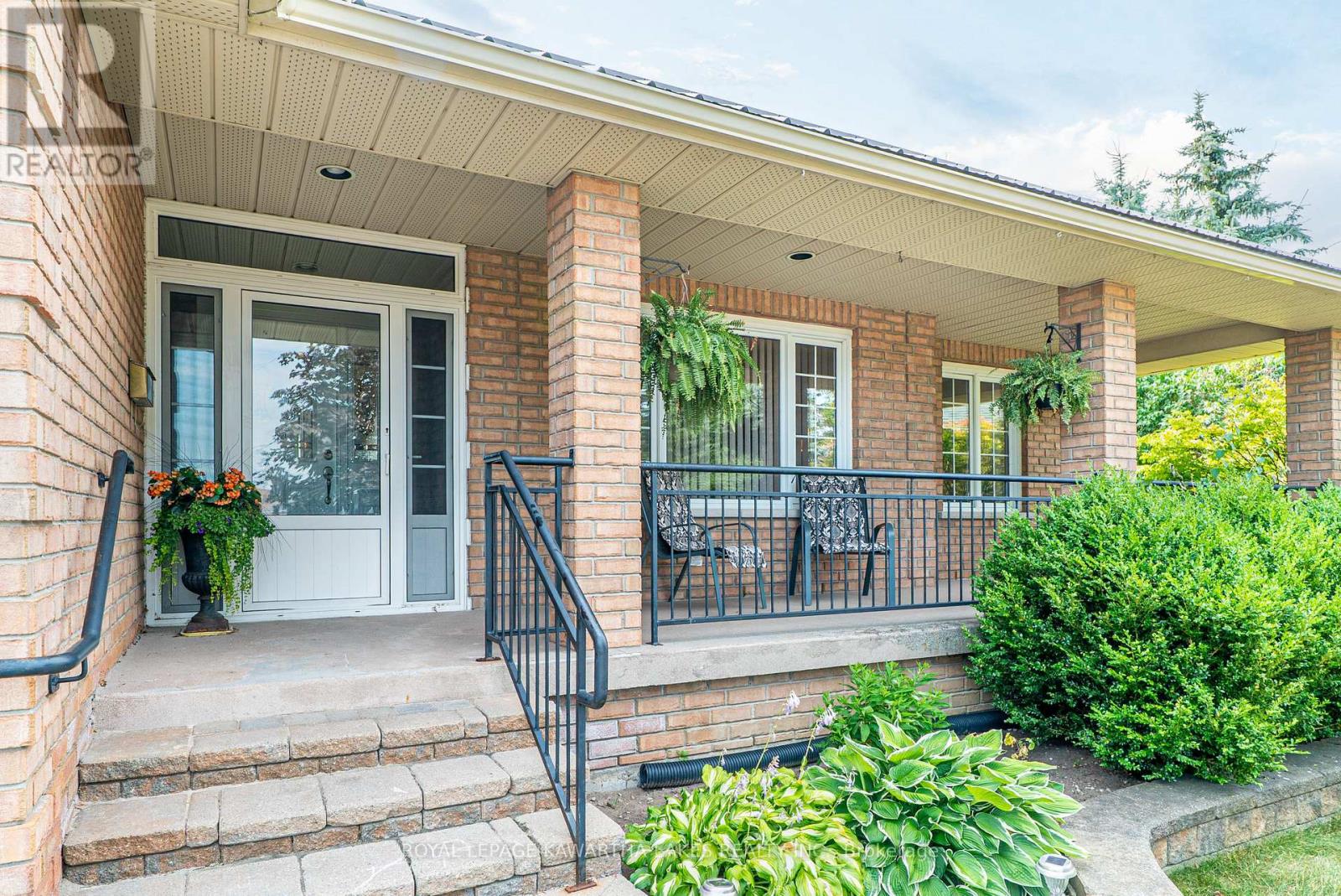 55 Eakins Court, Kawartha Lakes, Ontario  K9V 6J9 - Photo 6 - X12314738