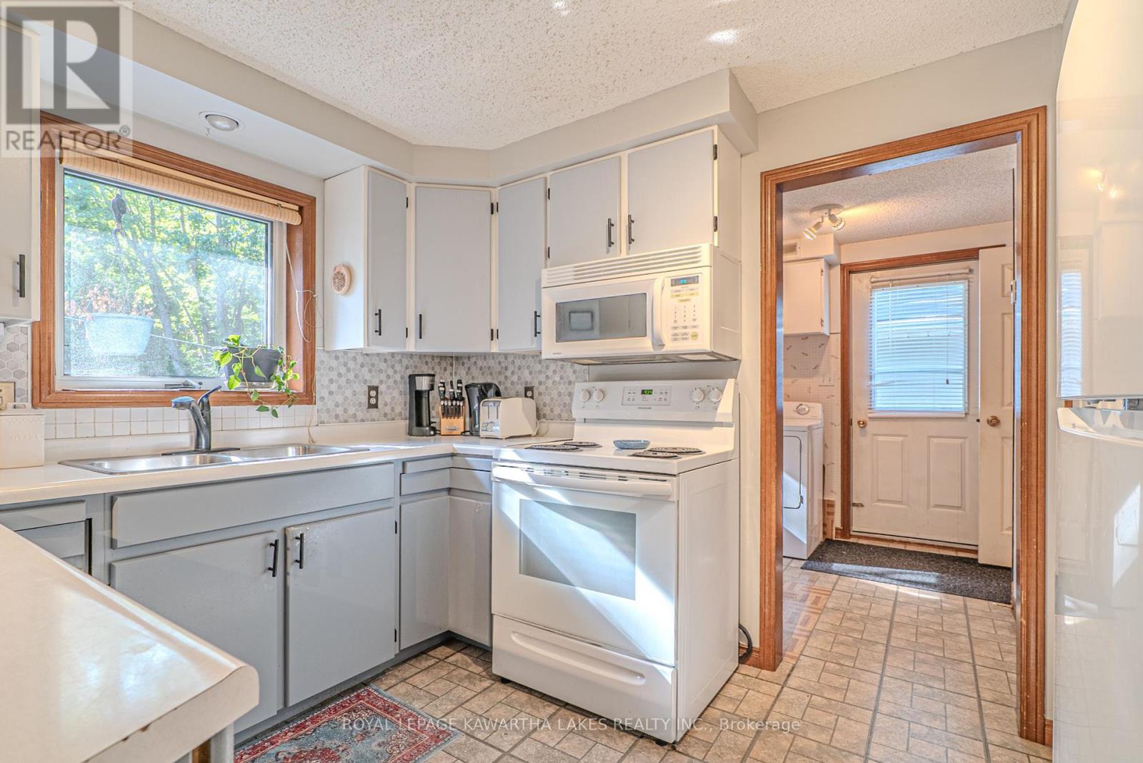 518 Balsam Lake Drive, Kawartha Lakes, Ontario  K0M 2B0 - Photo 12 - X12352603