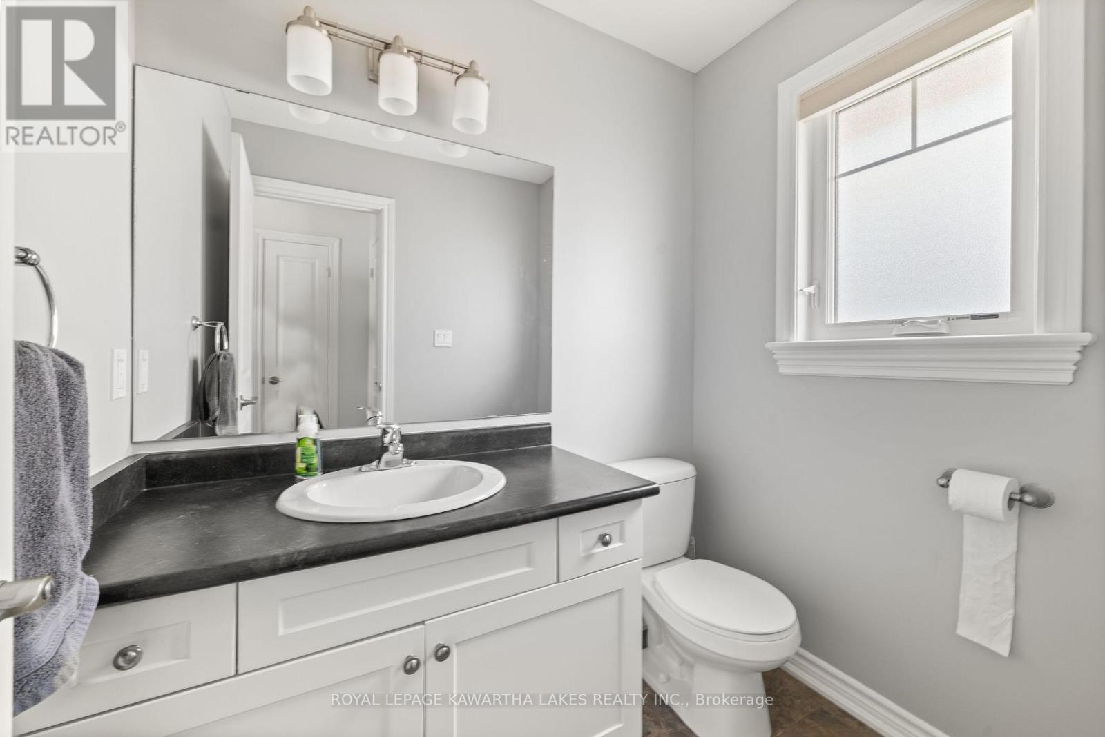 20 Lisbeth Crescent, Kawartha Lakes, Ontario  K9V 0C9 - Photo 17 - X12361942