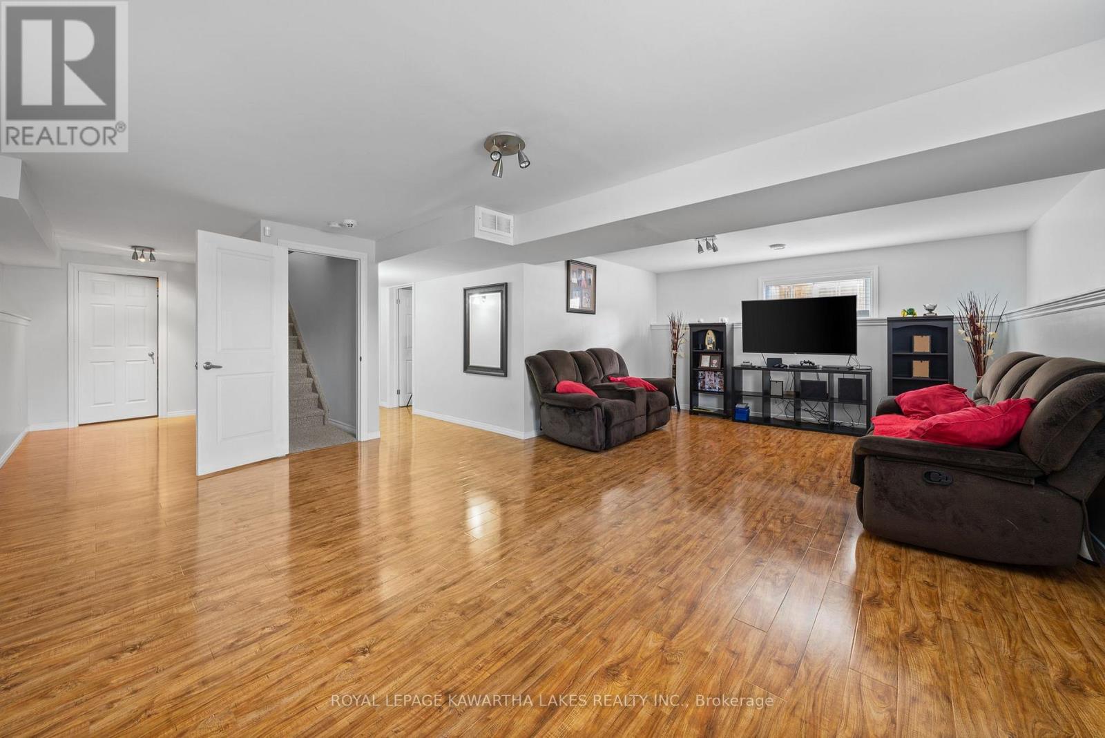 20 Lisbeth Crescent, Kawartha Lakes, Ontario  K9V 0C9 - Photo 22 - X12361942