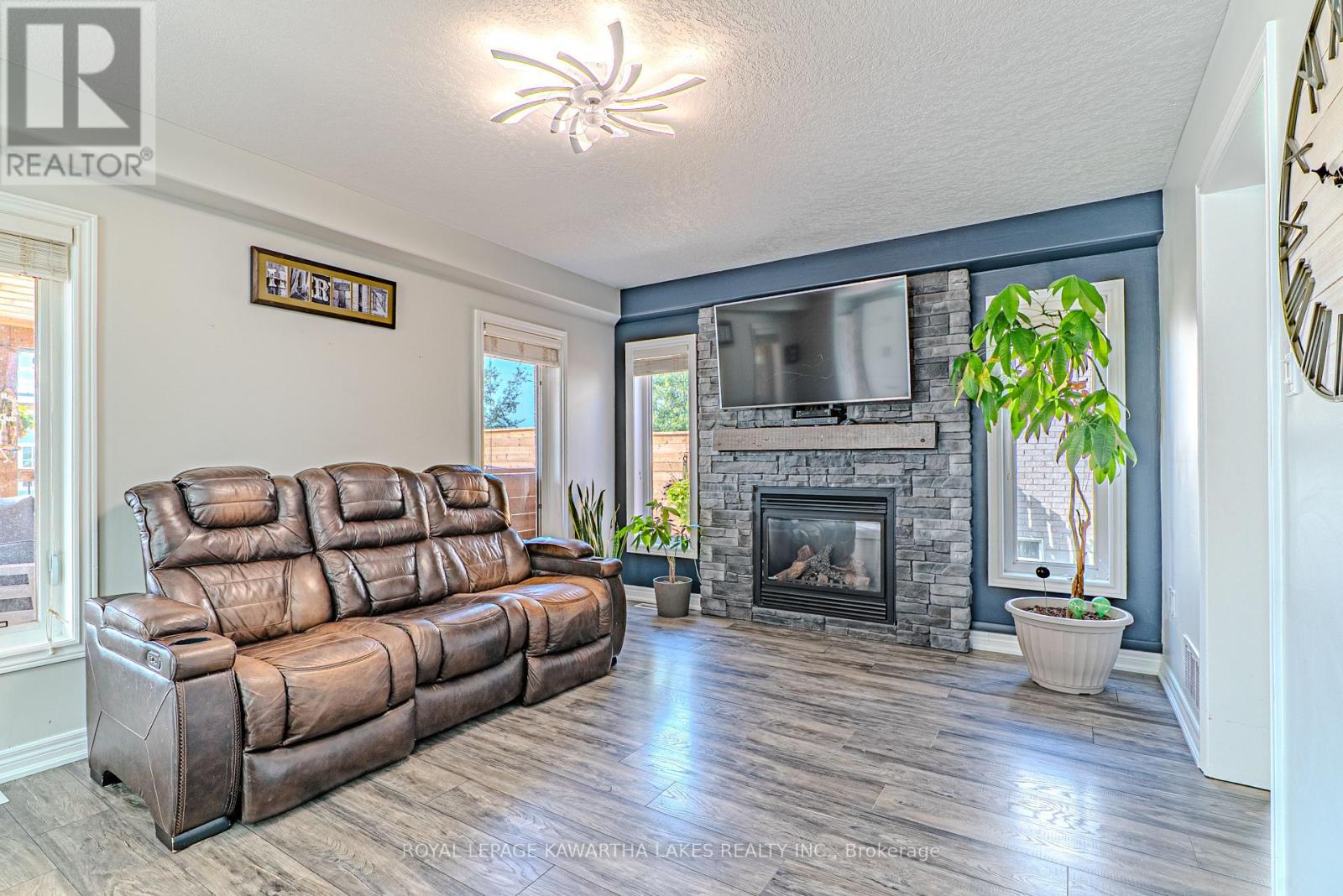 28 Lucas Crescent, Kawartha Lakes, Ontario  K9V 0C5 - Photo 14 - X12399859
