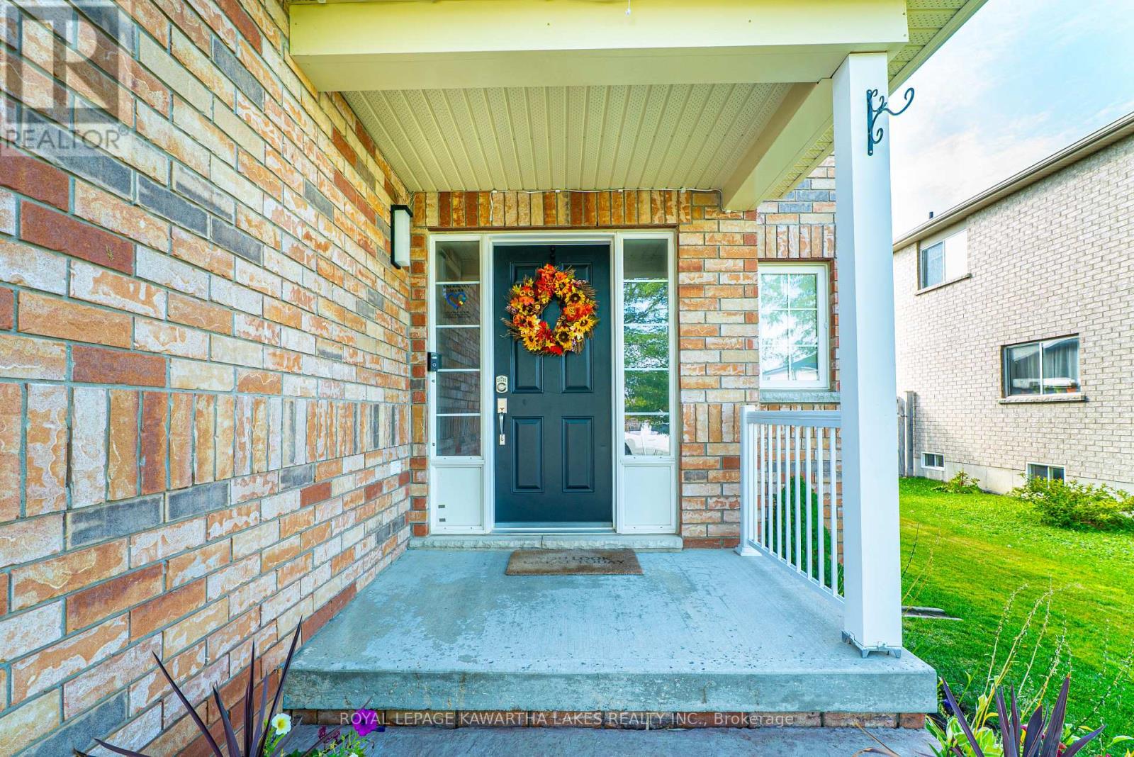 28 Lucas Crescent, Kawartha Lakes, Ontario  K9V 0C5 - Photo 9 - X12399859