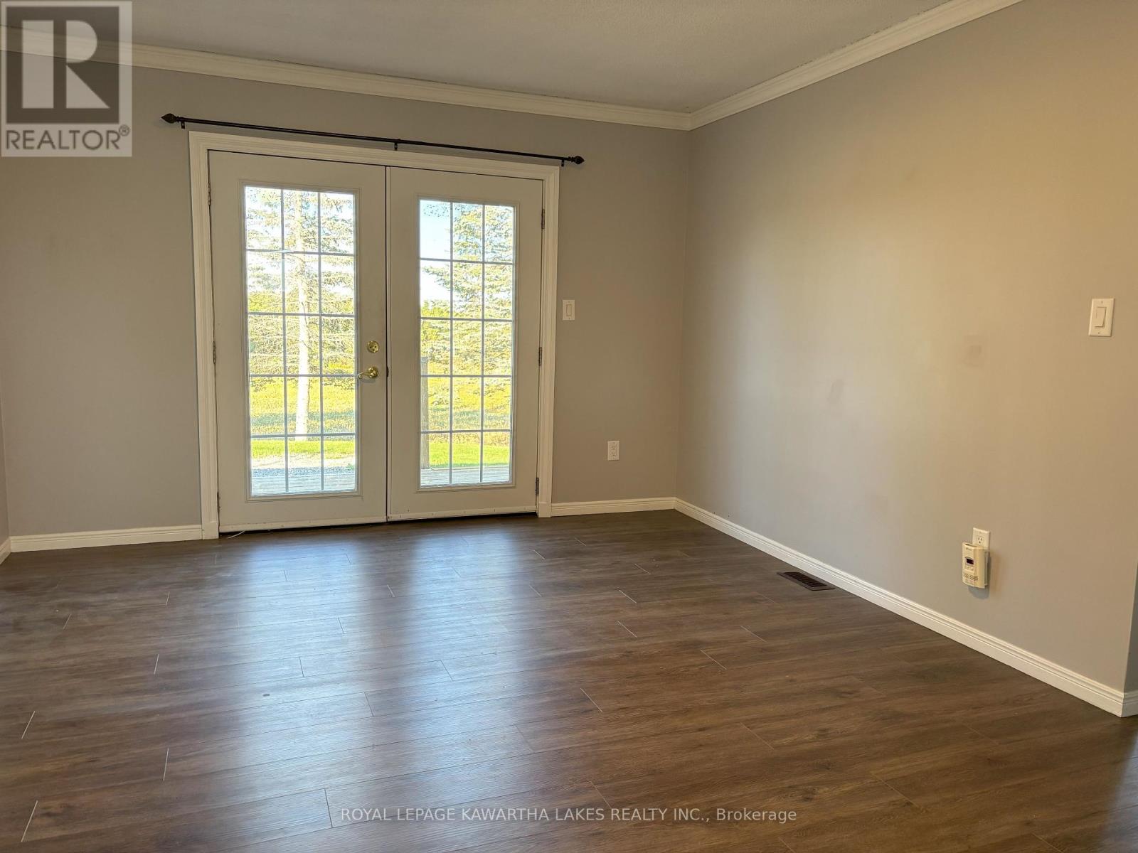 15 Elm Tree Road, Kawartha Lakes, Ontario  K0M 2C0 - Photo 3 - X12414894
