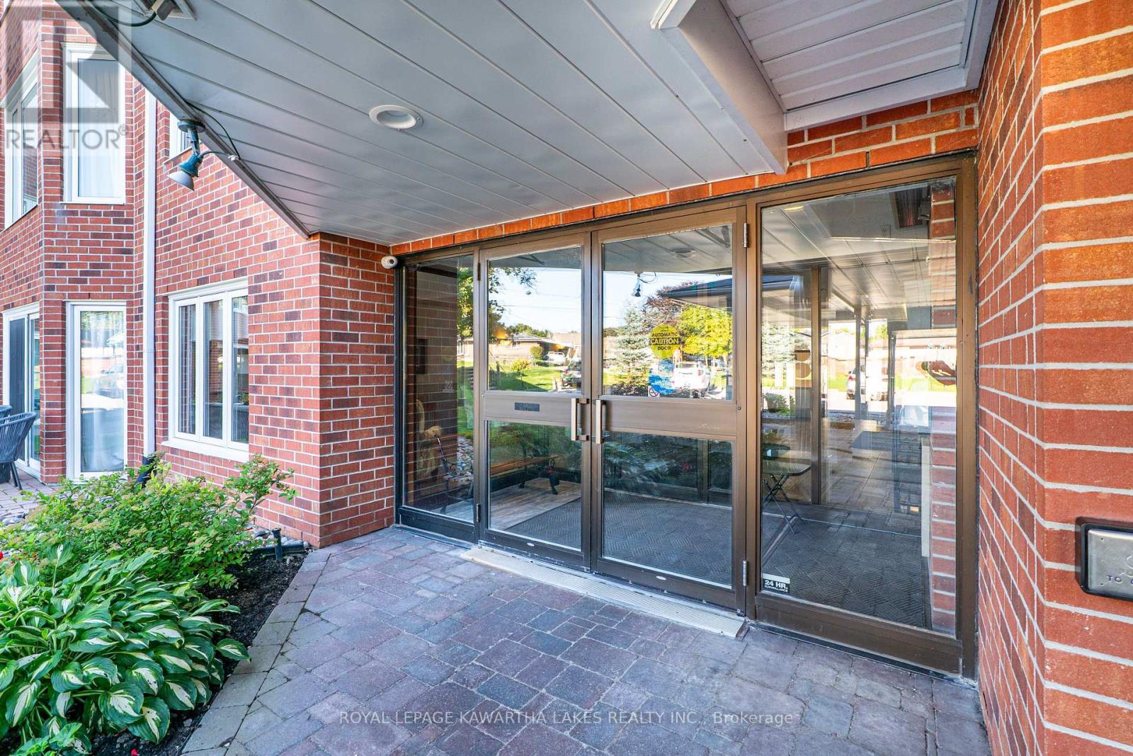 215 - 2 Heritage Way, Kawartha Lakes, Ontario  K9V 5P5 - Photo 4 - X12418440