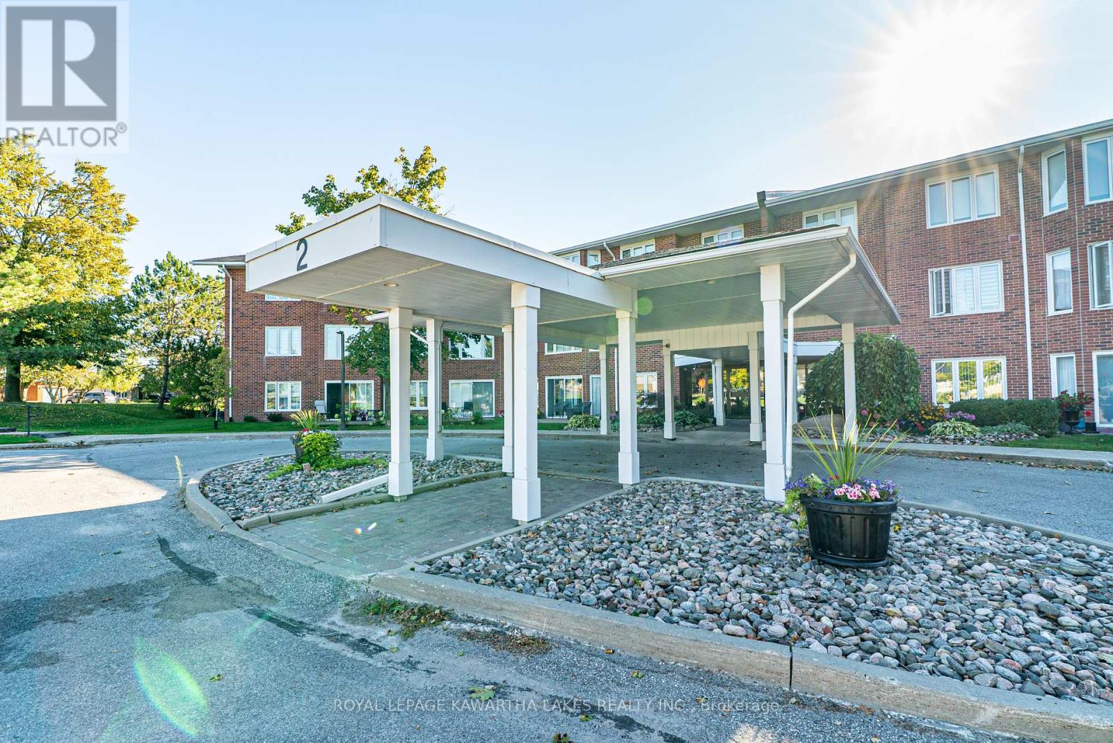 215 - 2 Heritage Way, Kawartha Lakes, Ontario  K9V 5P5 - Photo 6 - X12418440