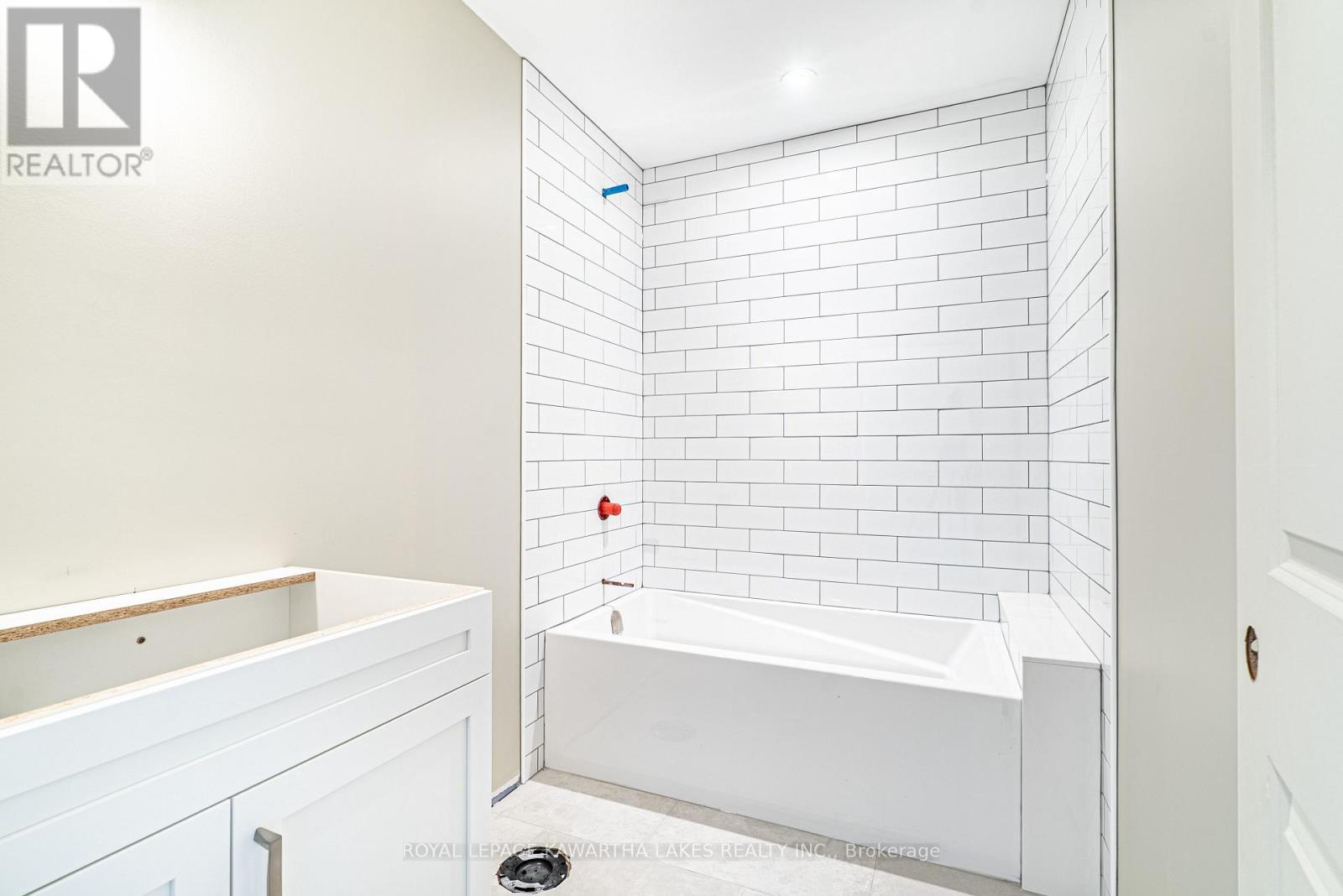 6 Patrick Street, Kawartha Lakes, Ontario  K0M 2B0 - Photo 13 - X12434489