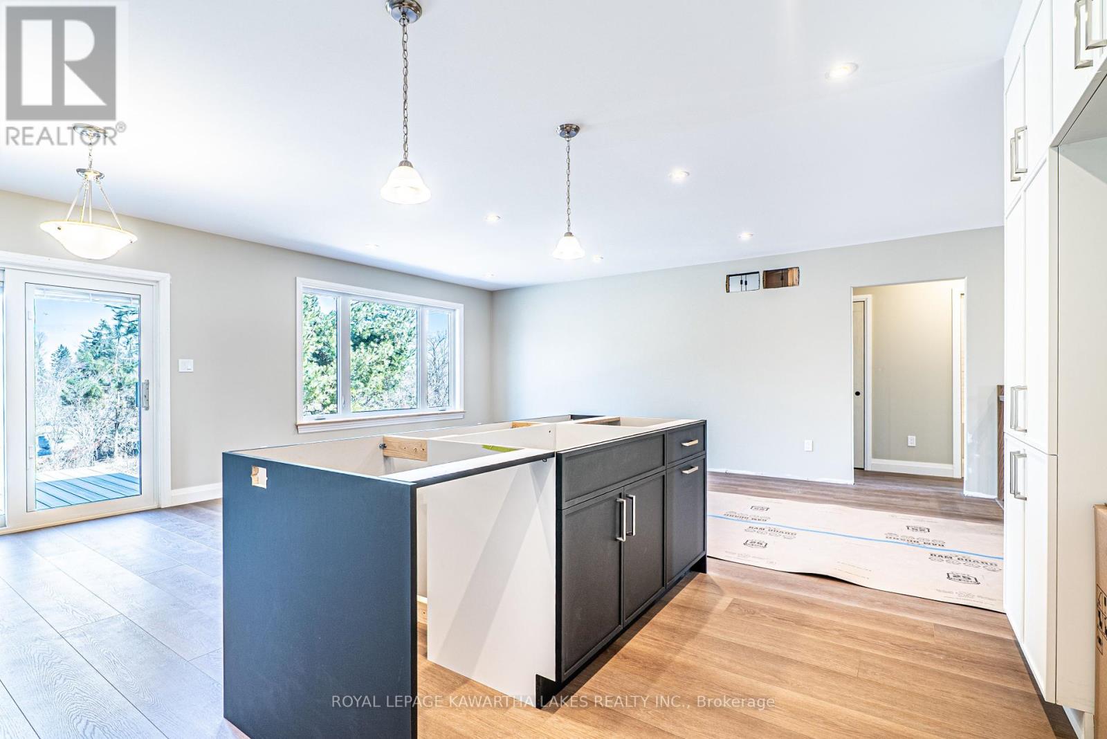 6 Patrick Street, Kawartha Lakes, Ontario  K0M 2B0 - Photo 8 - X12434489