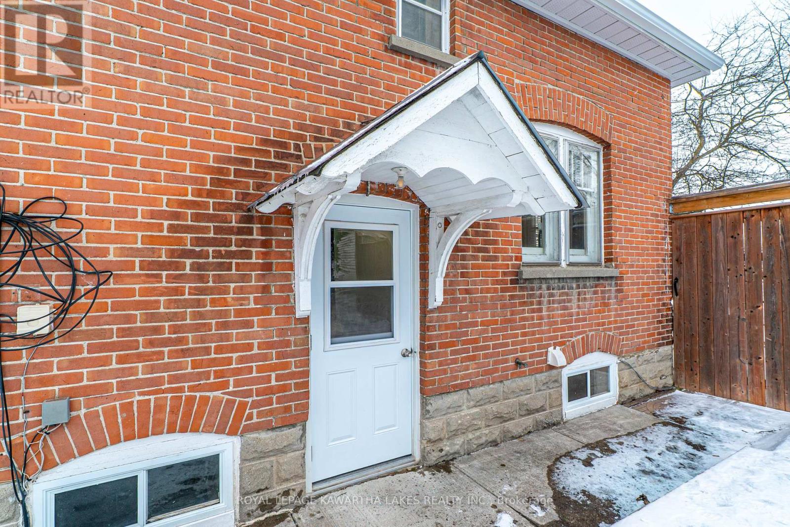 54 Glenelg Street W, Kawartha Lakes, Ontario  K9V 2V2 - Photo 10 - X12691070