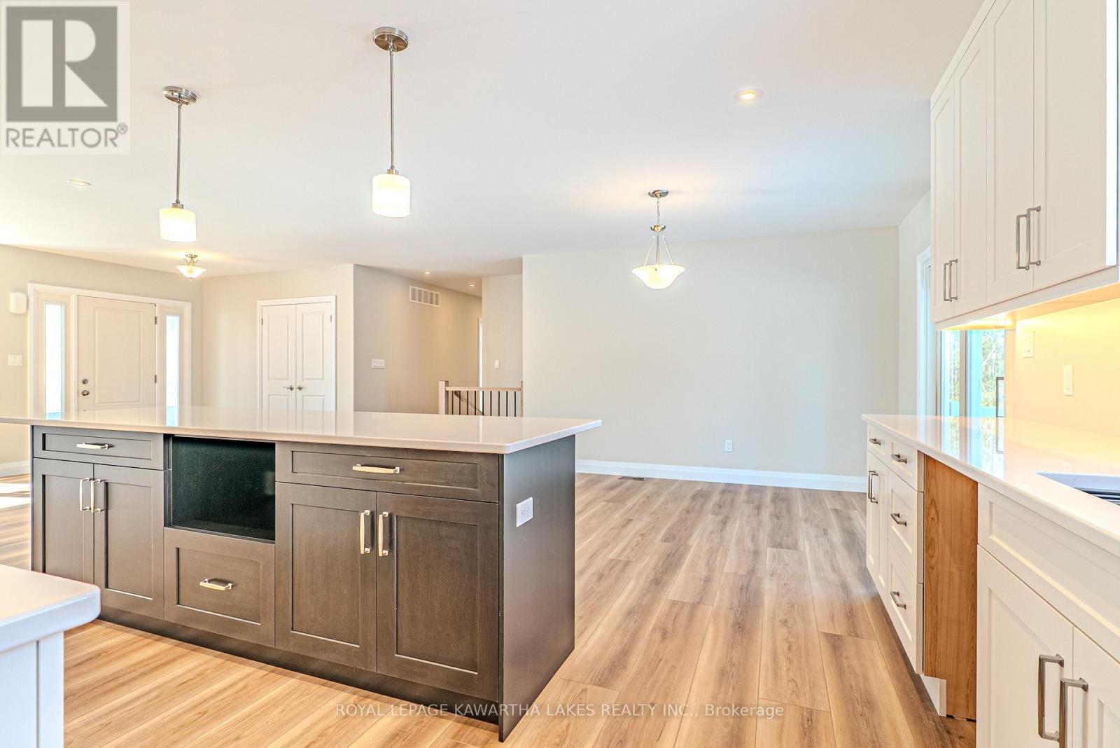 10 Patrick Street, Kawartha Lakes, Ontario  K0M 2B0 - Photo 16 - X12840210