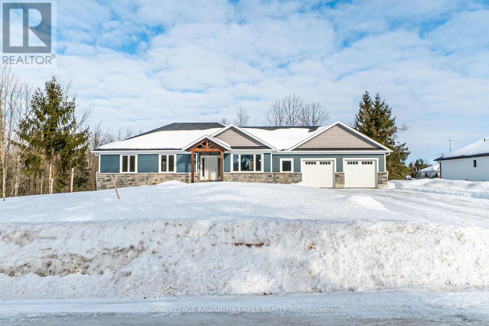 10 Patrick Street, Kawartha Lakes, Ontario  K0M 2B0 - Photo 2 - X12840210