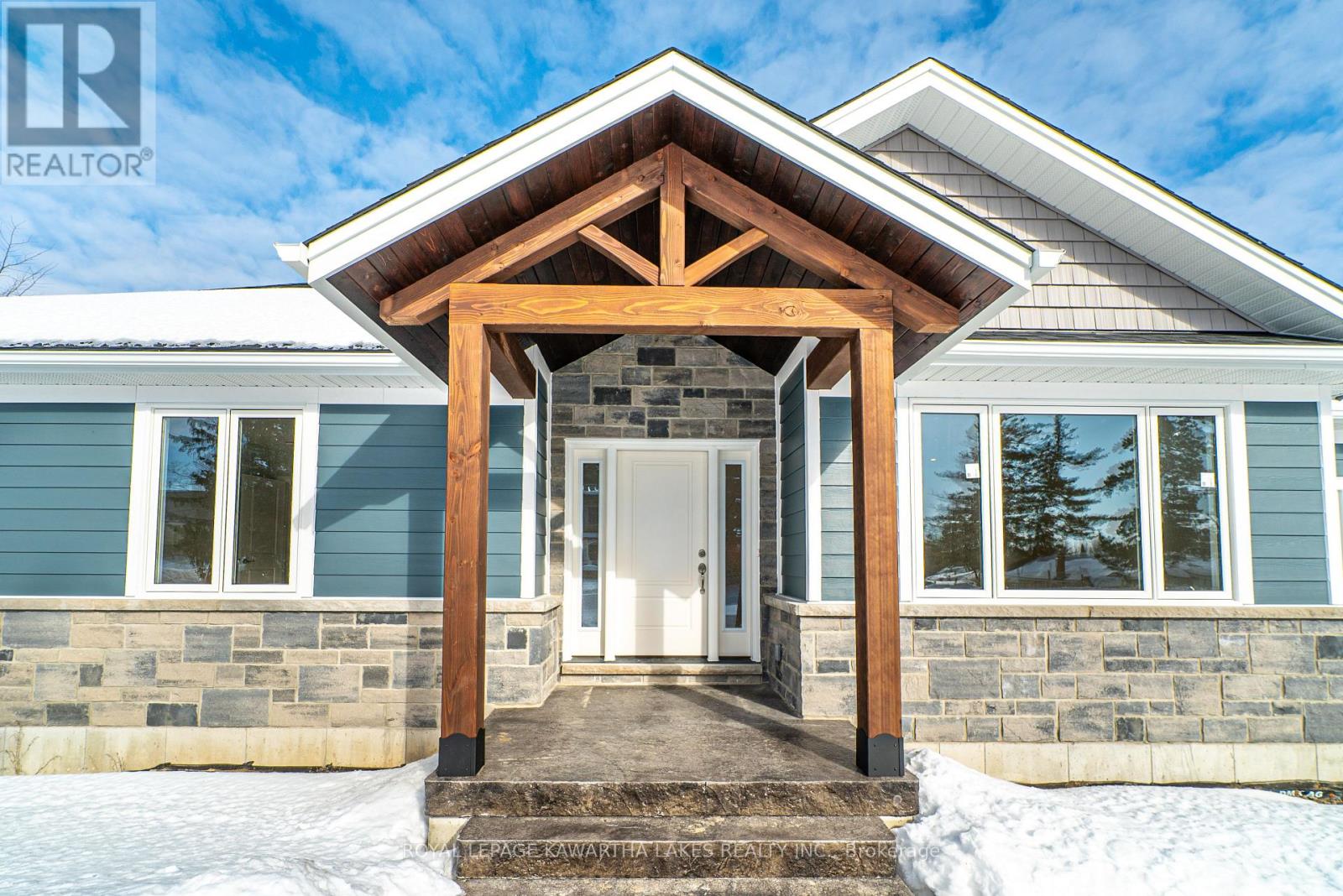 10 Patrick Street, Kawartha Lakes, Ontario  K0M 2B0 - Photo 4 - X12840210