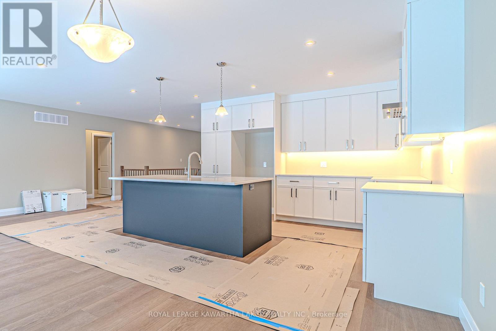 6 Patrick Street, Kawartha Lakes, Ontario  K0M 2B0 - Photo 11 - X12908556