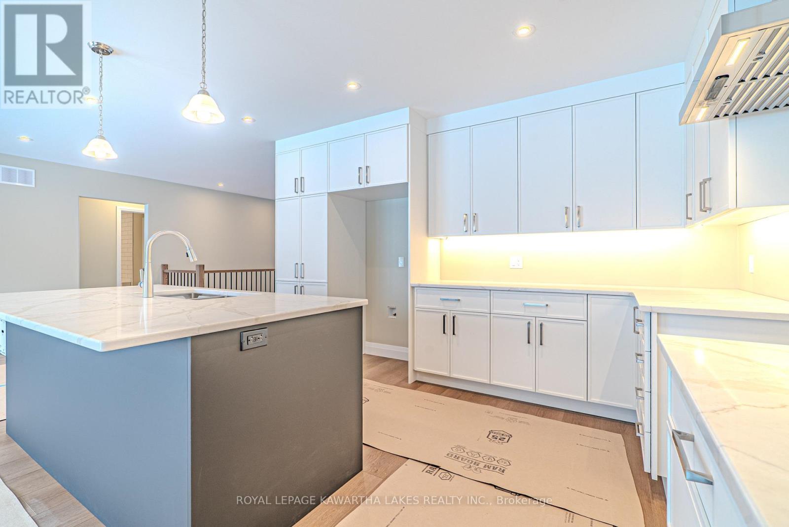 6 Patrick Street, Kawartha Lakes, Ontario  K0M 2B0 - Photo 13 - X12908556