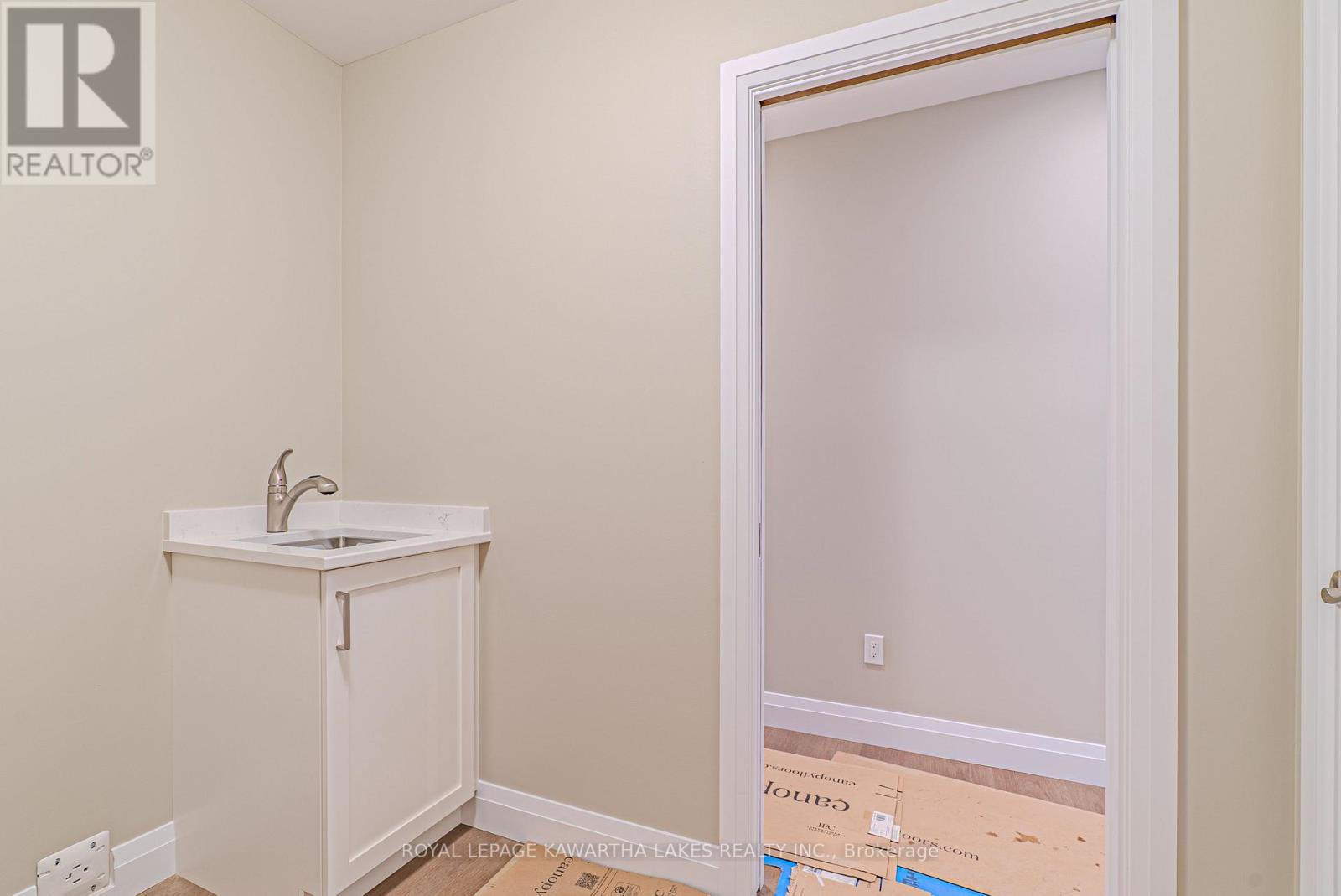 6 Patrick Street, Kawartha Lakes, Ontario  K0M 2B0 - Photo 22 - X12908556