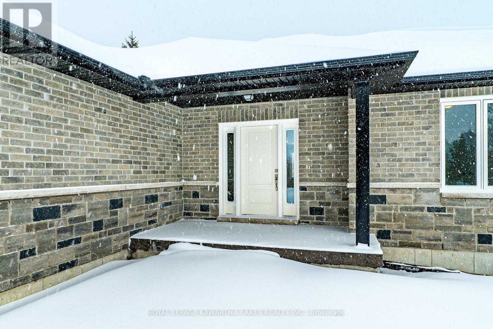 6 Patrick Street, Kawartha Lakes, Ontario  K0M 2B0 - Photo 5 - X12908556