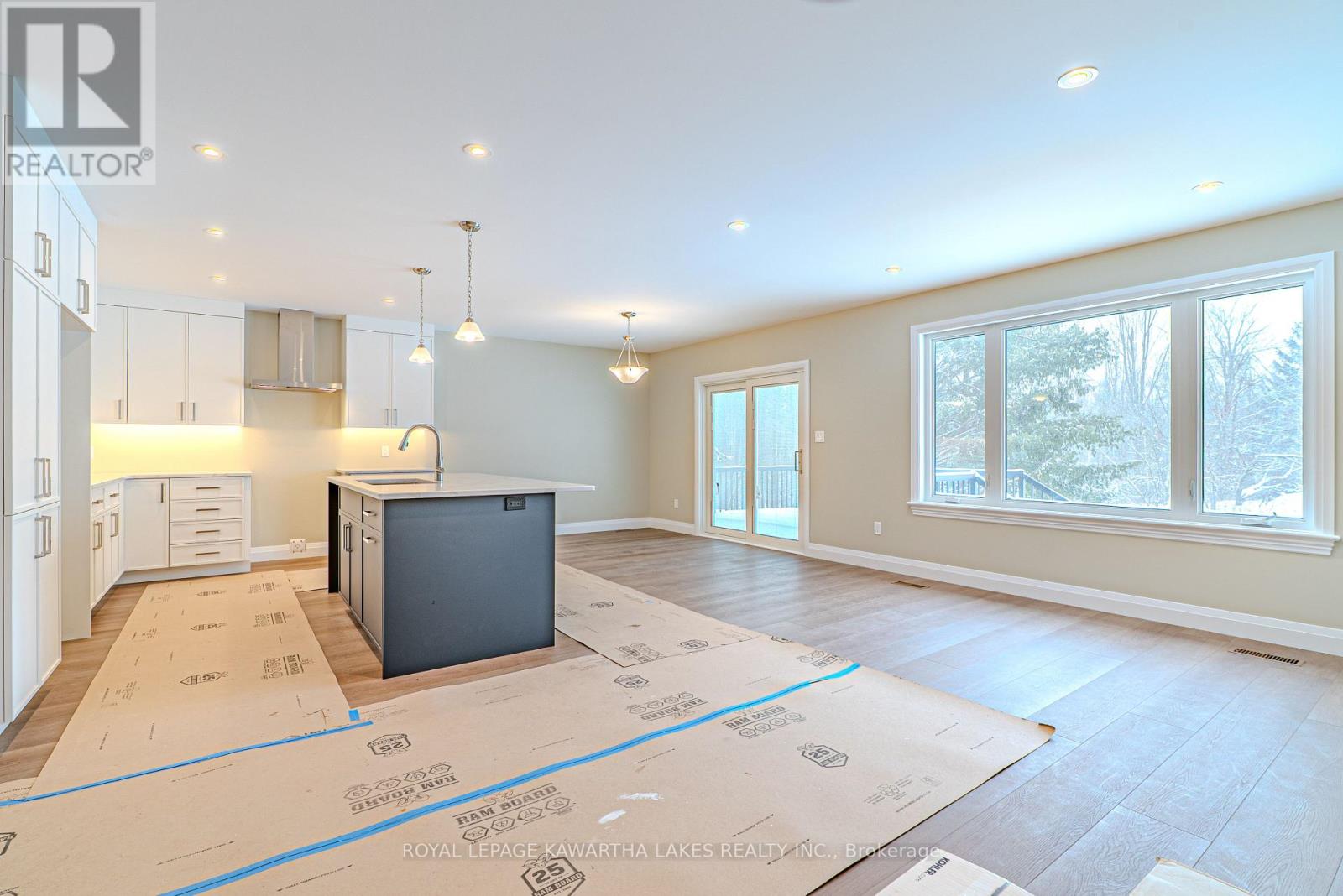 6 Patrick Street, Kawartha Lakes, Ontario  K0M 2B0 - Photo 9 - X12908556