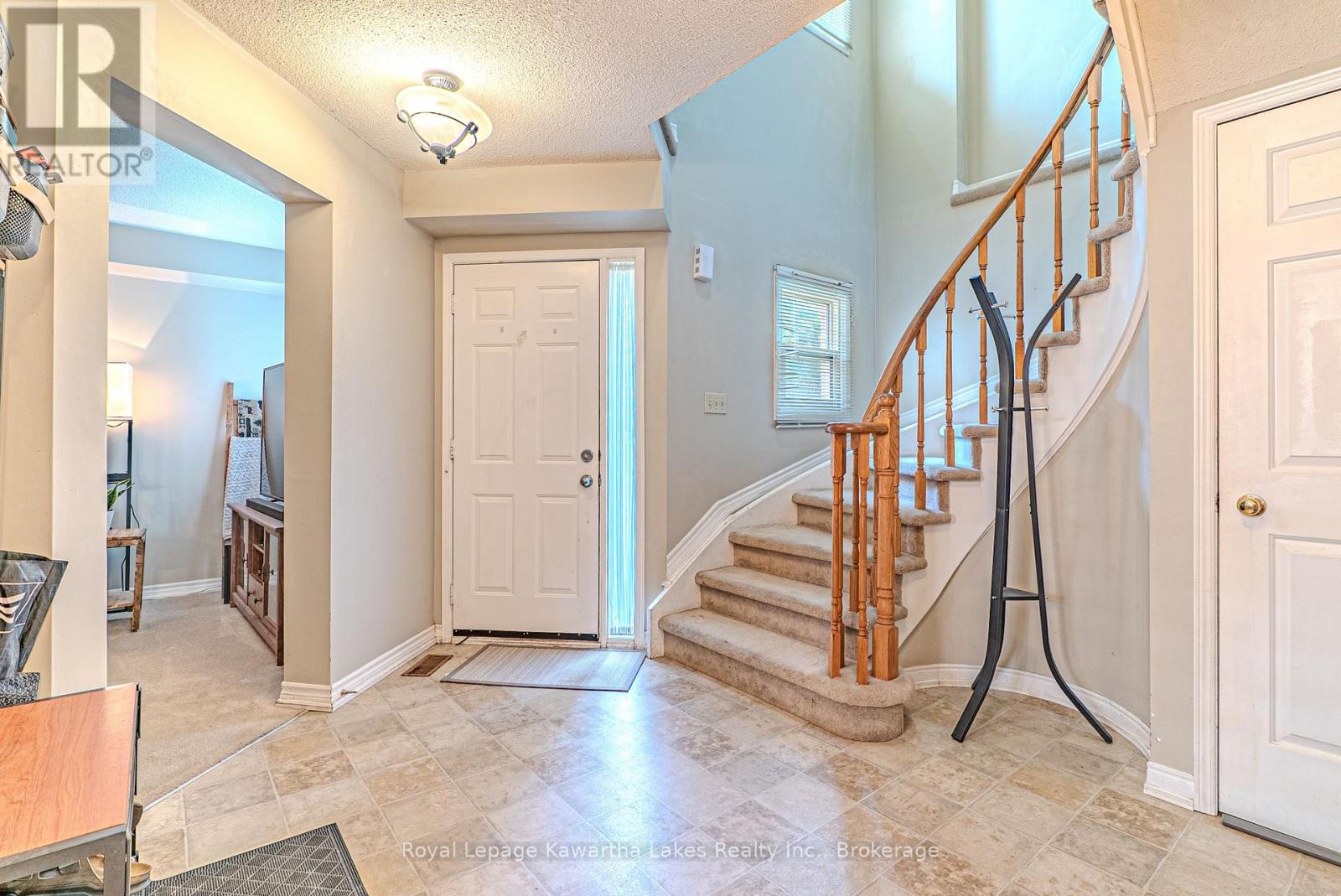 38 Lipton Crescent, Whitby, Ontario  L1R 1W7 - Photo 6 - E13513422